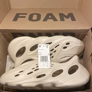 2021 Yeezy Foam Runner 'Sand' in US Men’s Size 9